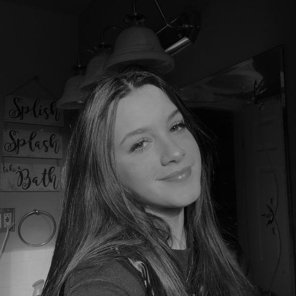 Meet your Posher, Abigail - Picture 1 of 1